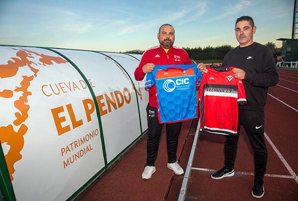 EL CAMPO DE FÚTBOL DE LA MARUCA ACOGERÁ EL SÁBADO EL DERBI CAMARGUÉS ENTRE EL VELARDE Y EL REVILLA