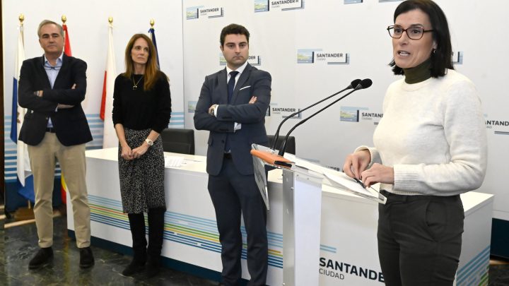 La alcaldesa entrega los diplomas a los 16 alumnos que han terminado la formación en desarrollo de apps y tendrán un trabajo