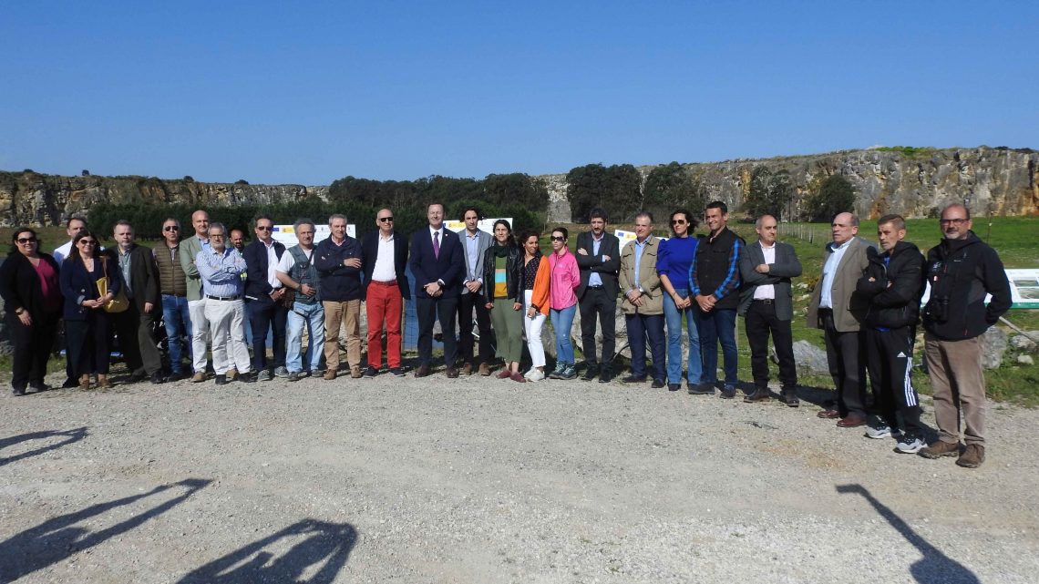 El Gobierno de Cantabria destina 2,3 millones de euros para la recuperación ambiental de la antigua cantera de Cuchía