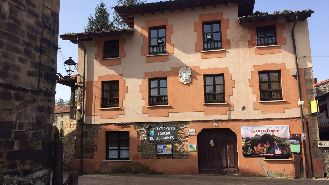 Liérganes descubrirá la piedra del único edificio que afea la Plaza de los Cañones  