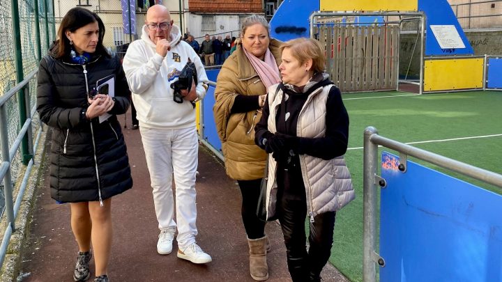 El Ayuntamiento retirará la pista polideportiva de la Bajada de Rumayor y ejecutará un aparcamiento a petición de los vecinos