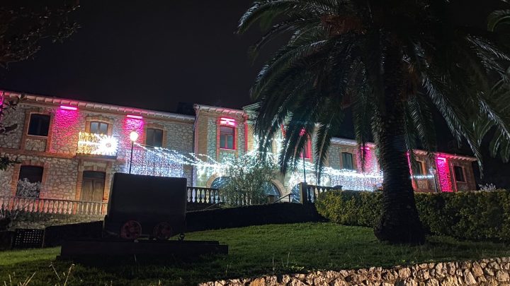 Los concursos de carrozas navideñas, de decoración de comercios y de fachadas y balcones son algunos de los atractivos de la Navidad de Villaescusa