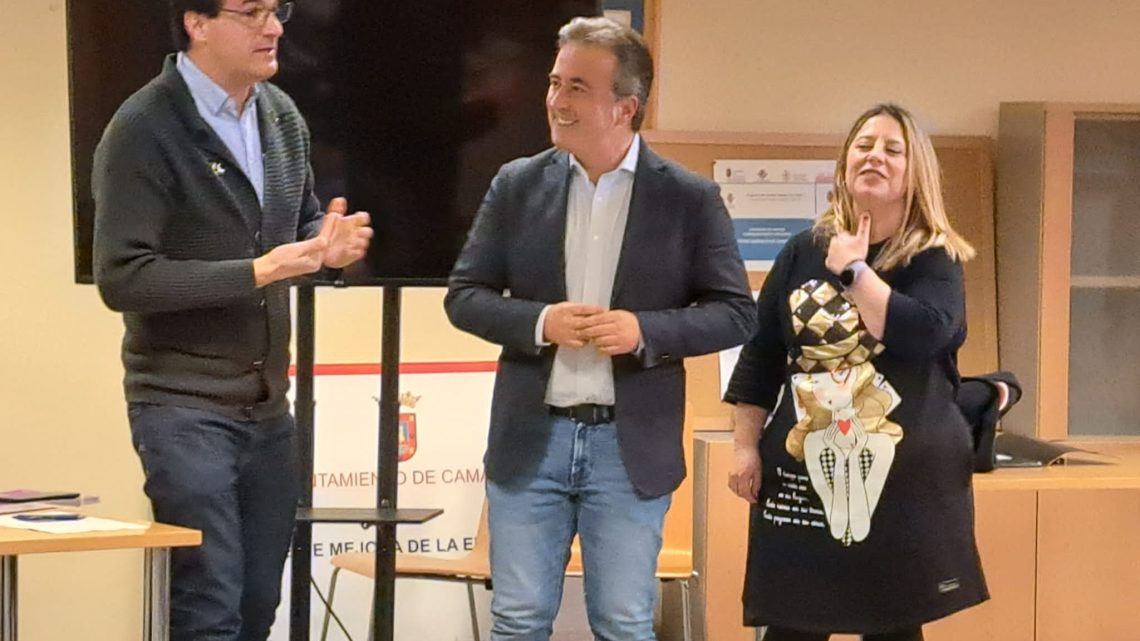 El alcalde de Camargo  anima a los participantes de la nueva edición de la Lanzadera de Empleo a emprender en el municipio