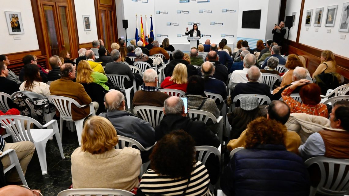 La alcaldesa de Santander se reúne con los vecinos y les informa de los nuevos proyectos del Ayuntamiento para 2024