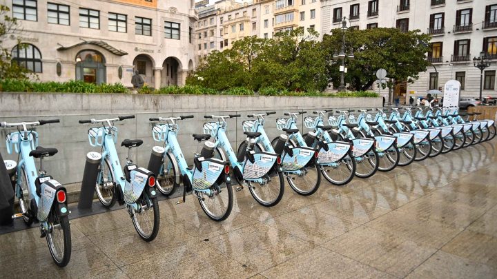 El nuevo servicio de alquiler de bicicletas eléctricas TUeBICI de Santander ya está en funcionamiento