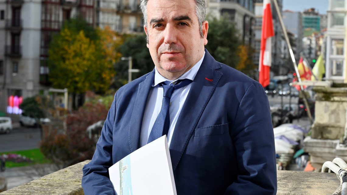 Agustín Navarro Morante, concejal de Fomento de Santander: “Para este año tenemos obras como la renovación y acondicionamiento de los Jardines de Piquío y su entorno y la renovación del Grupo Velarde”