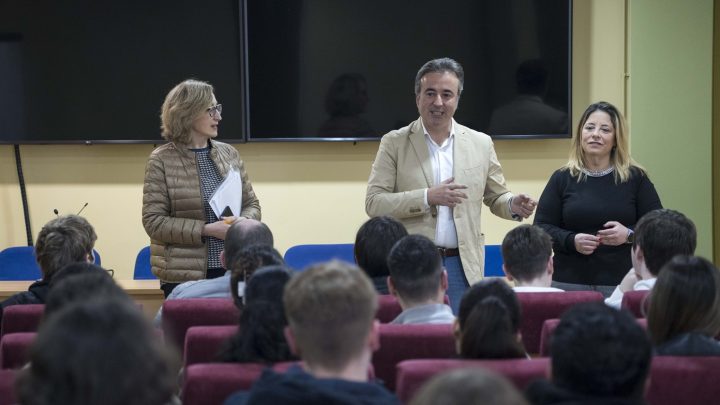 El alcalde de Camargo, Diego Movellán, clausura las VIII Jornadas de Orientación Laboral con la participación de 103 alumnos de FP