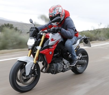 La ruta de los nueve faros al mando de una BMW F 900 R