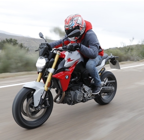 La ruta de los nueve faros al mando de una BMW F 900 R