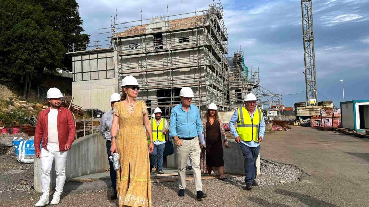 Eva Guillermina Fernández destaca el avance de las obras de rehabilitación del palacio Jaime del Amo