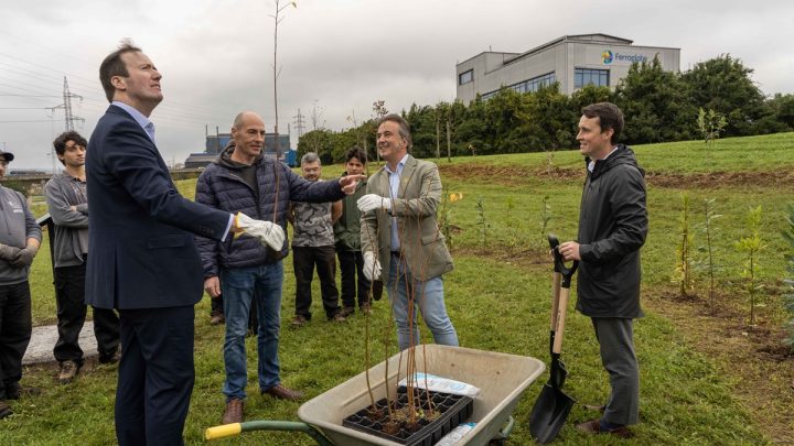 El Ayuntamiento de Camargo y JC Navalips inauguran el primer Bosque Comestible municipal de Cantabria